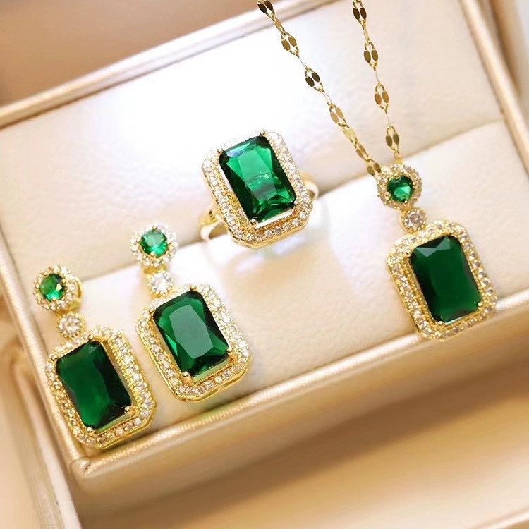 Elegant Green Gemstone Jewelry Set – Timeless Luxury & Versatile Design